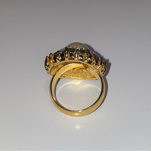 Vintage CHRISTIAN DIOR Gold Plated Faux Pearl Ring w/Crystal Rhinestone Accents - Picture 2 of 5